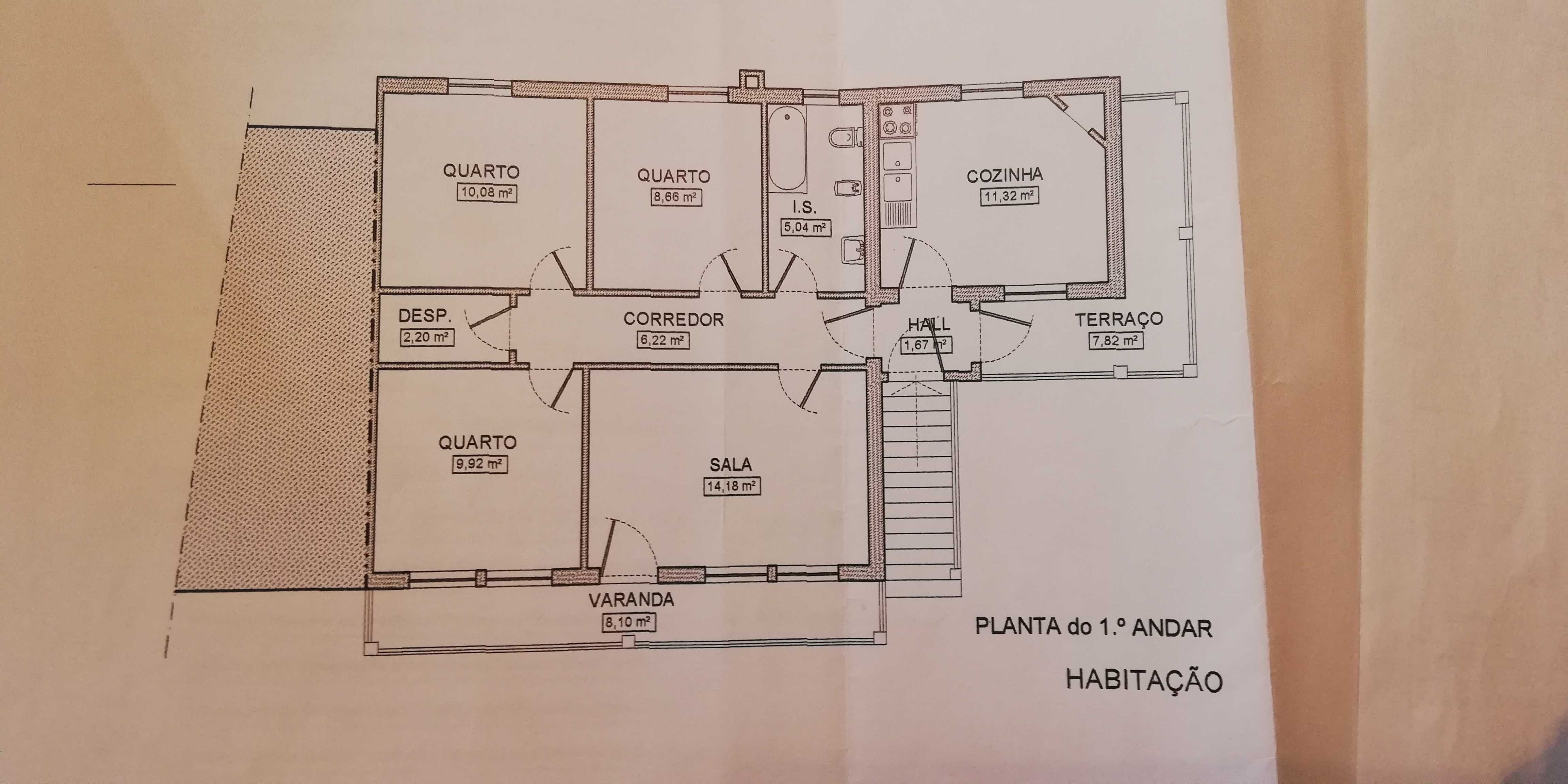 Quinta com 2 Andares T3 e T2, Garagem, Terreno e Anexos