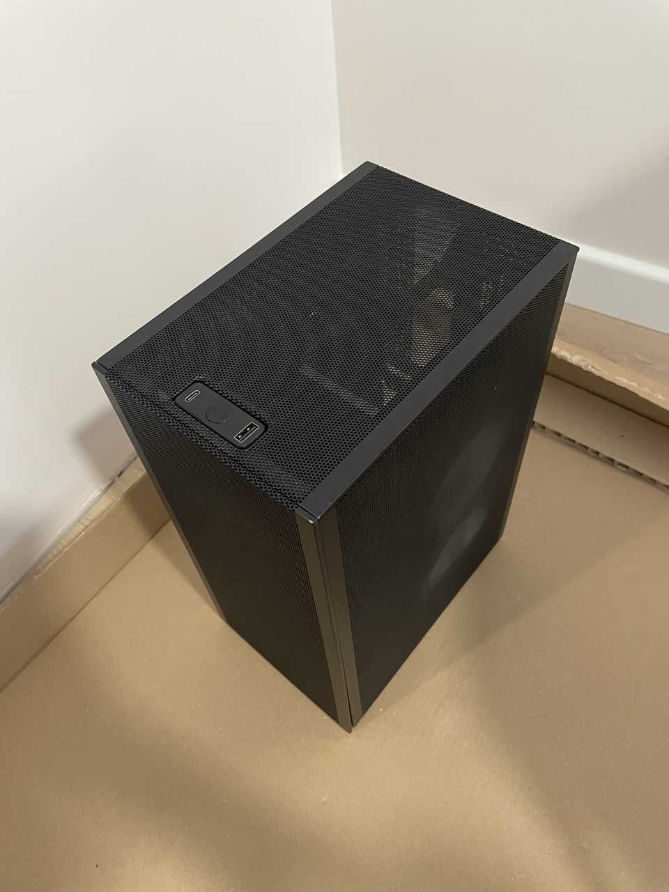SSUPD Meshlicious – Obudowa Mini-ITX Full Mesh z PCIe 4.0 Riserem