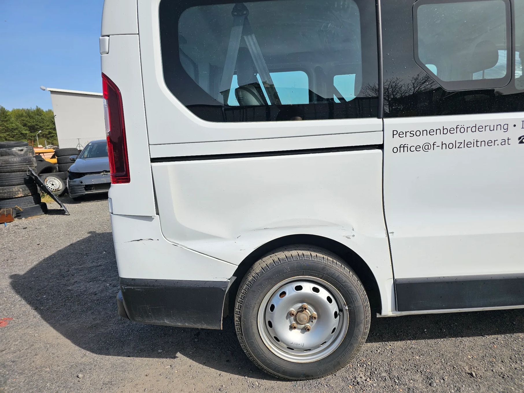 Renault Trafic 9osob, faktura, uszkodzony