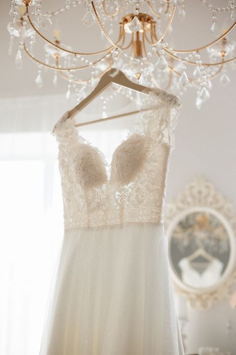 Весільна сукня А силуета