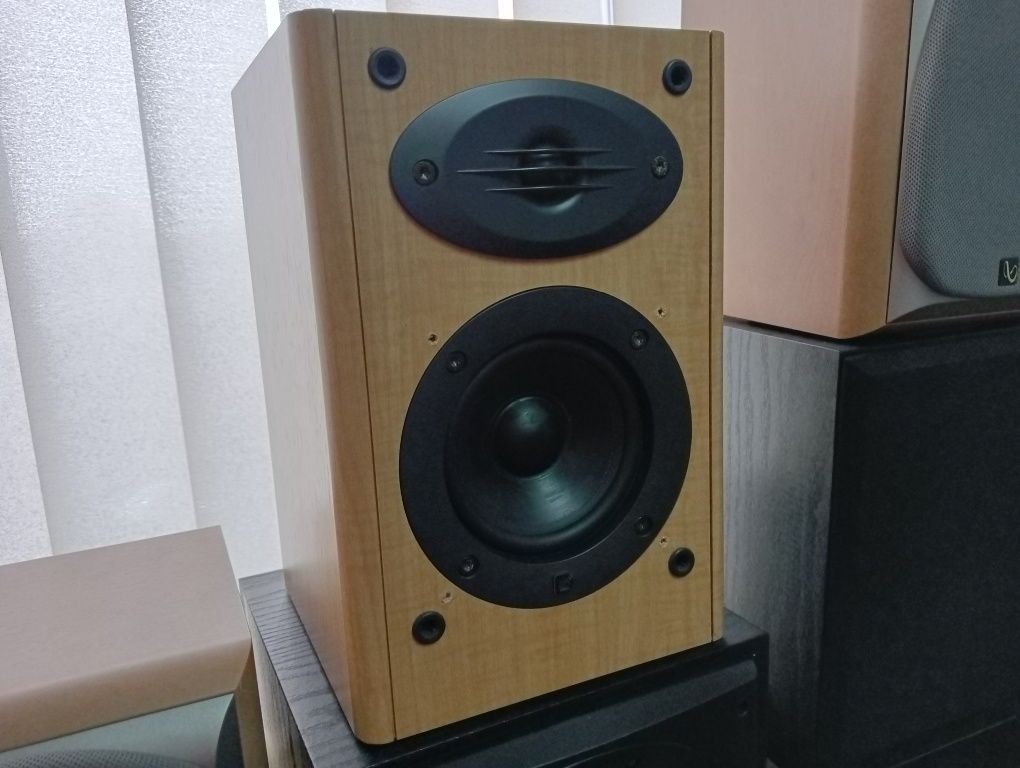 Amplificadores, leitores CD, decks cassetes