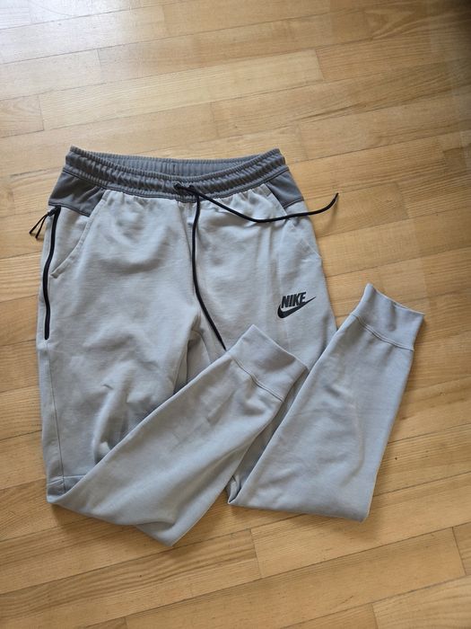 Dresy Nike Tech Fleece XS spodnie dresowe