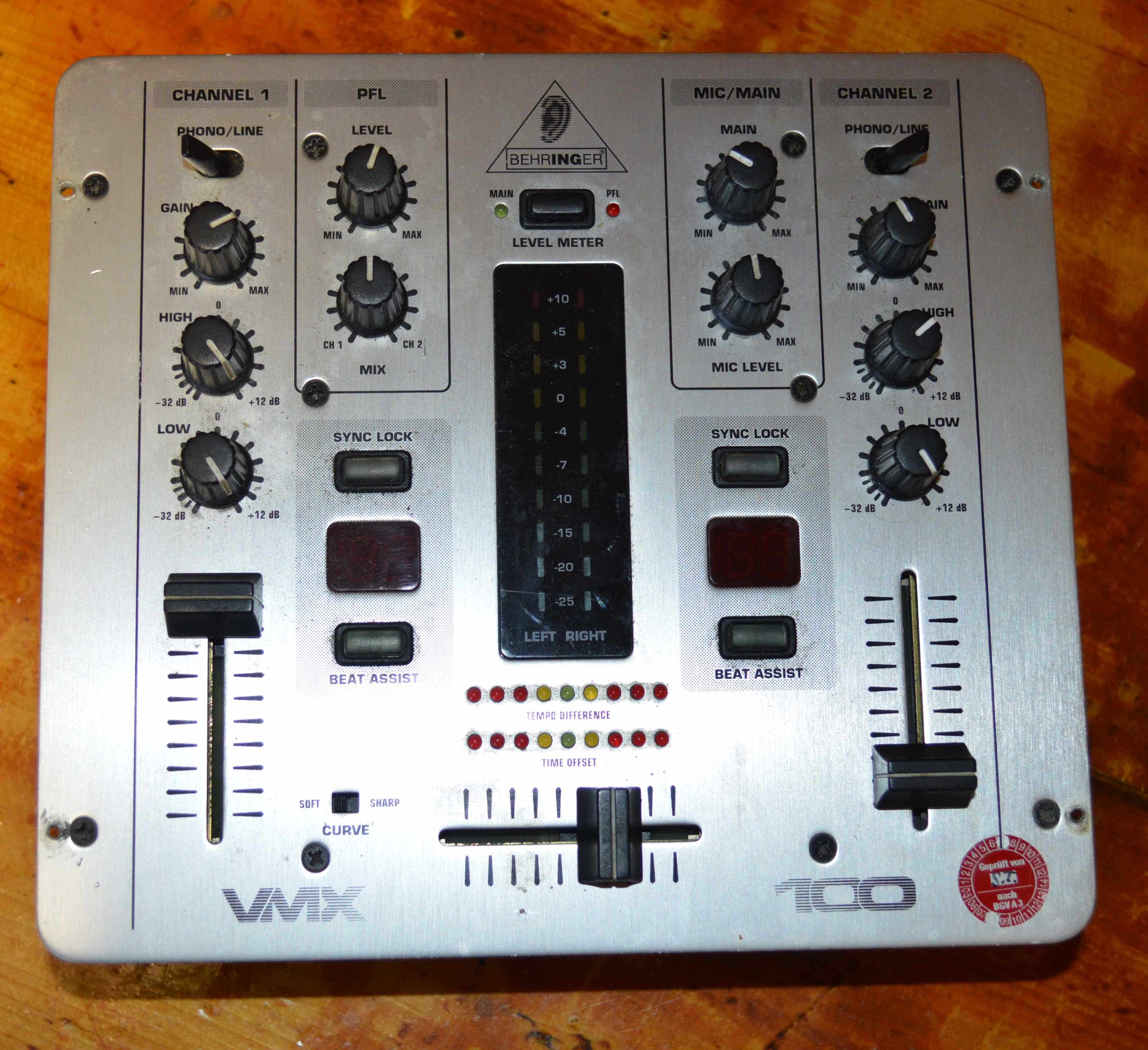 DJ микшер Behringer VMX100