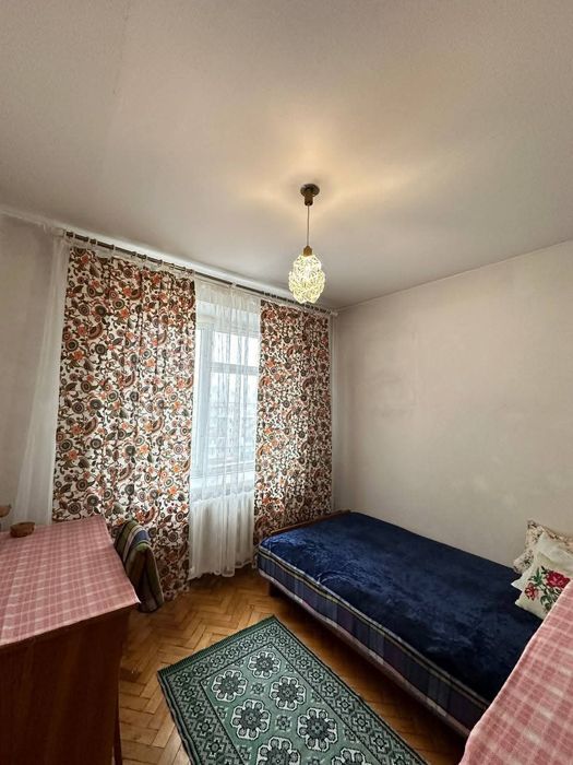 Продам 4кімнатну квартиру  у м.Шептицький