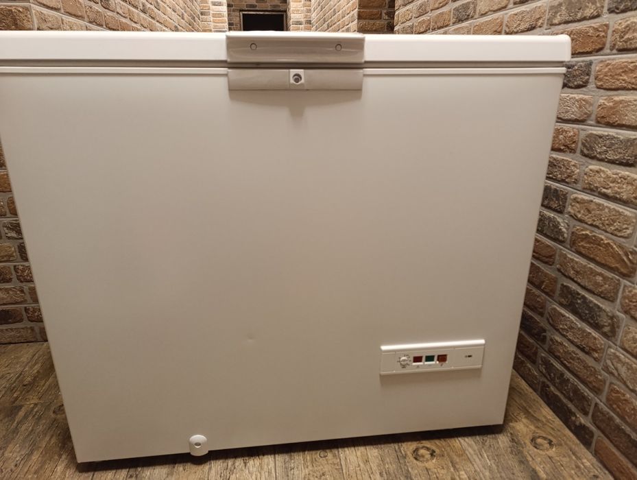 Морозильна камера Whirlpool WHM 2511