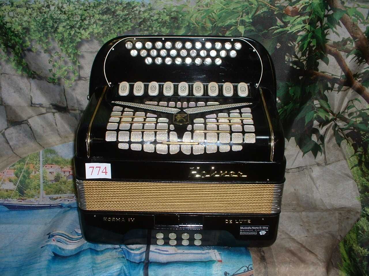 Concertina N, 774