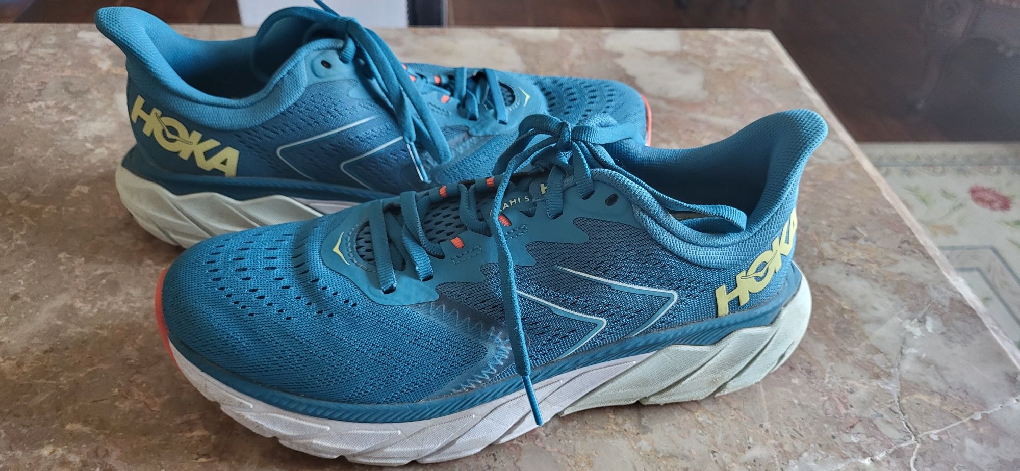 Hoka  como novo corrida e caminhada