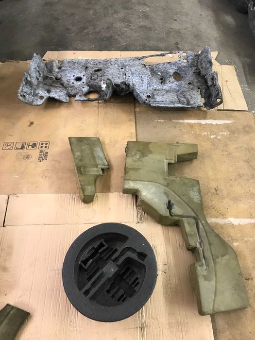 Обшивка пластик багажнику карта Toyota avensis Авенсіс Т25 запчастини