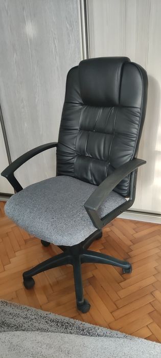 Fotel biurowy na kółkach