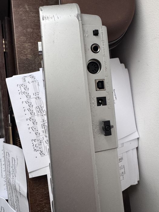 Kontroler midi behringer na baterie i zasilacz