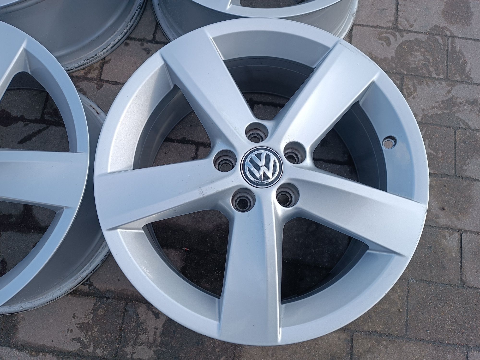 Felgi Alu VW Golf IV Polo 5x100 ET46 7J16