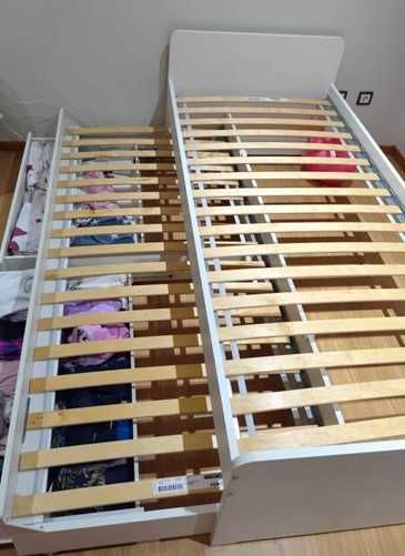 Cama IKEA com  2 camas 90x200, 2 gavetas, 2 estrados e 1 colchão