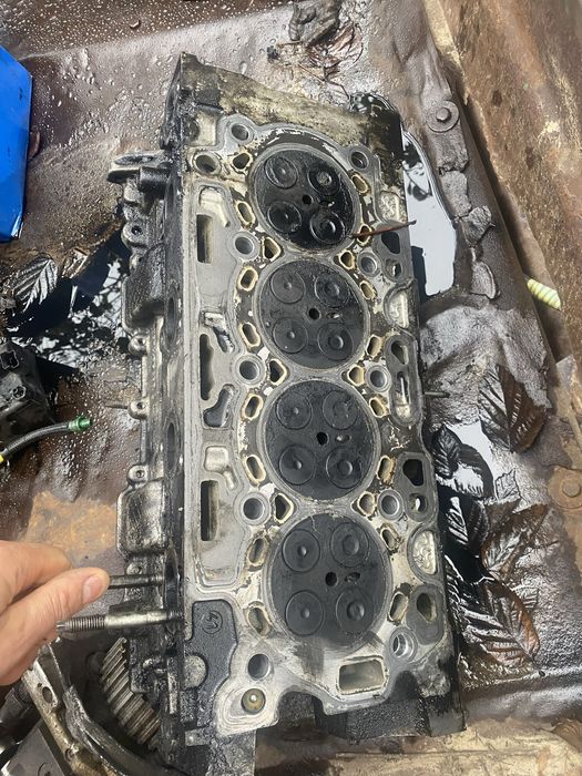 Голова ГБЦ 1.6 HDI двигун на запчастини