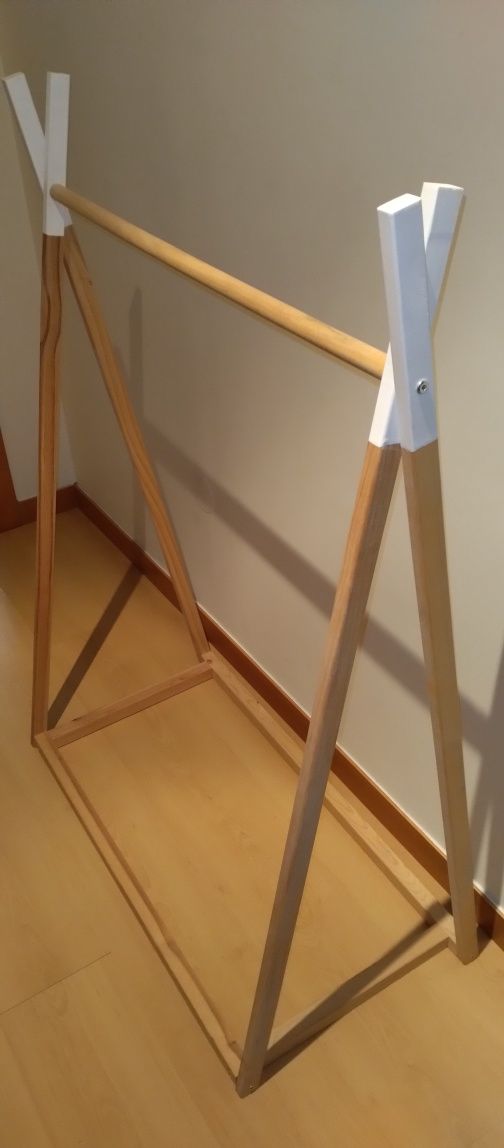 Charriot / Cabide para quarto de criança