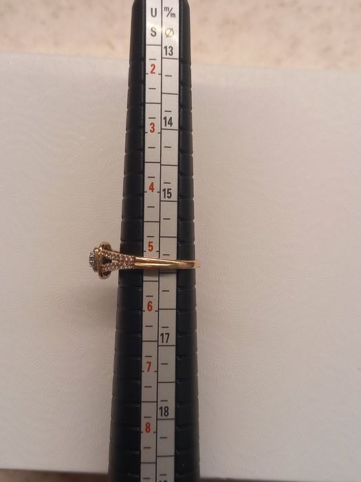 Золотое кольцо с бриллиантами