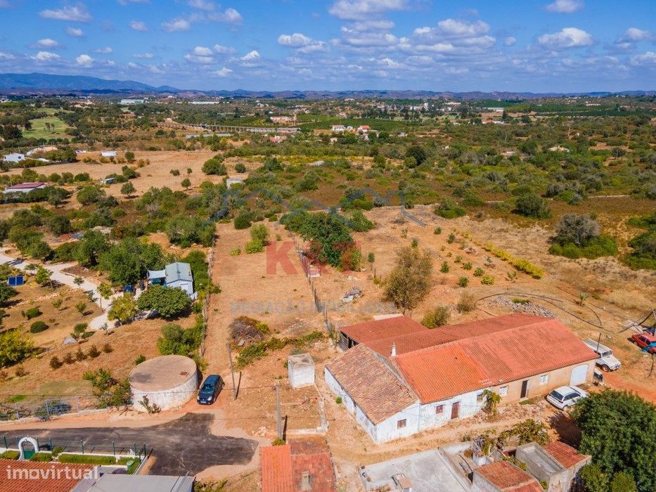 Terreno misto com uma casa e uma ruina com projeto aprovado junto a...