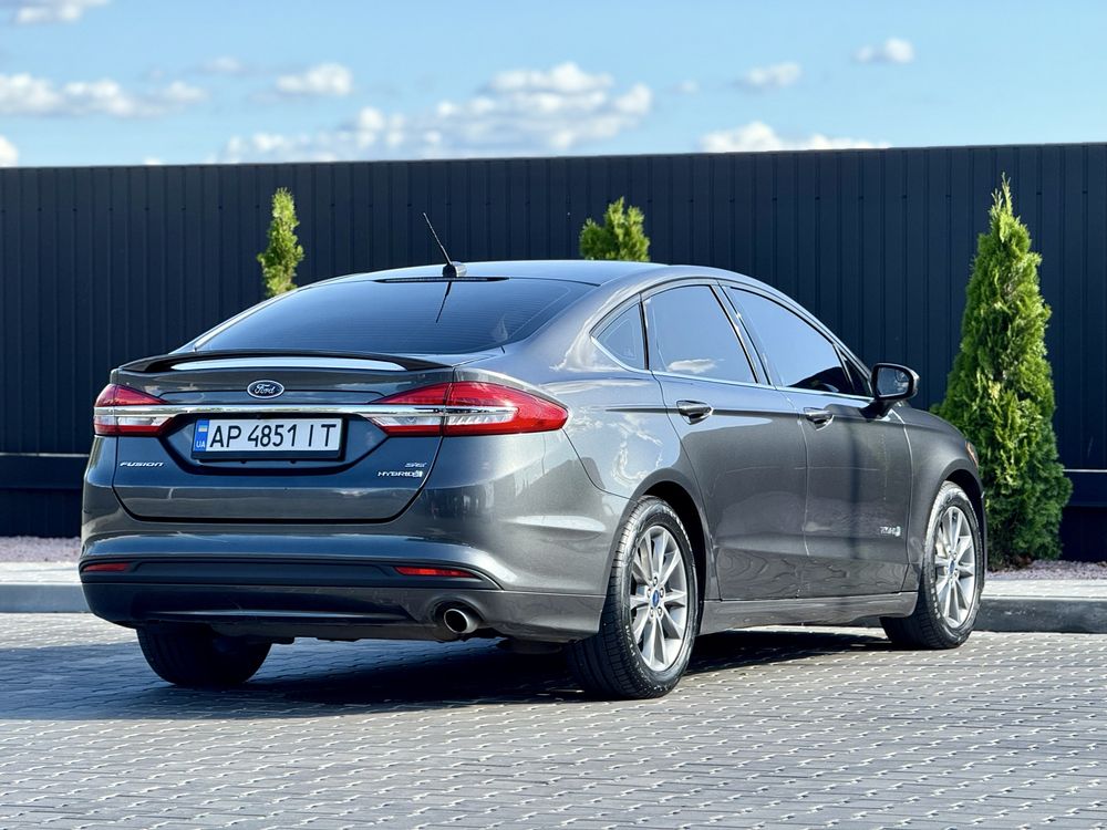 Ford Fusion Hybrid в идеальном состоянии
