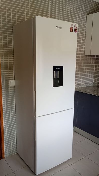 Frigorífico semi novo