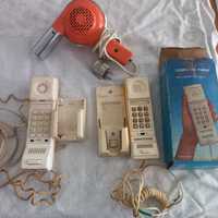 2 telefones e um secador vintage