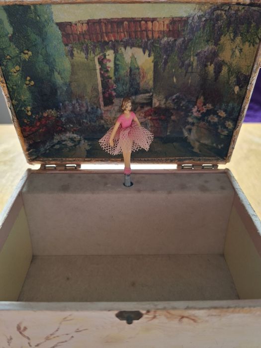 Вінтажна музична Шкатулка балерина