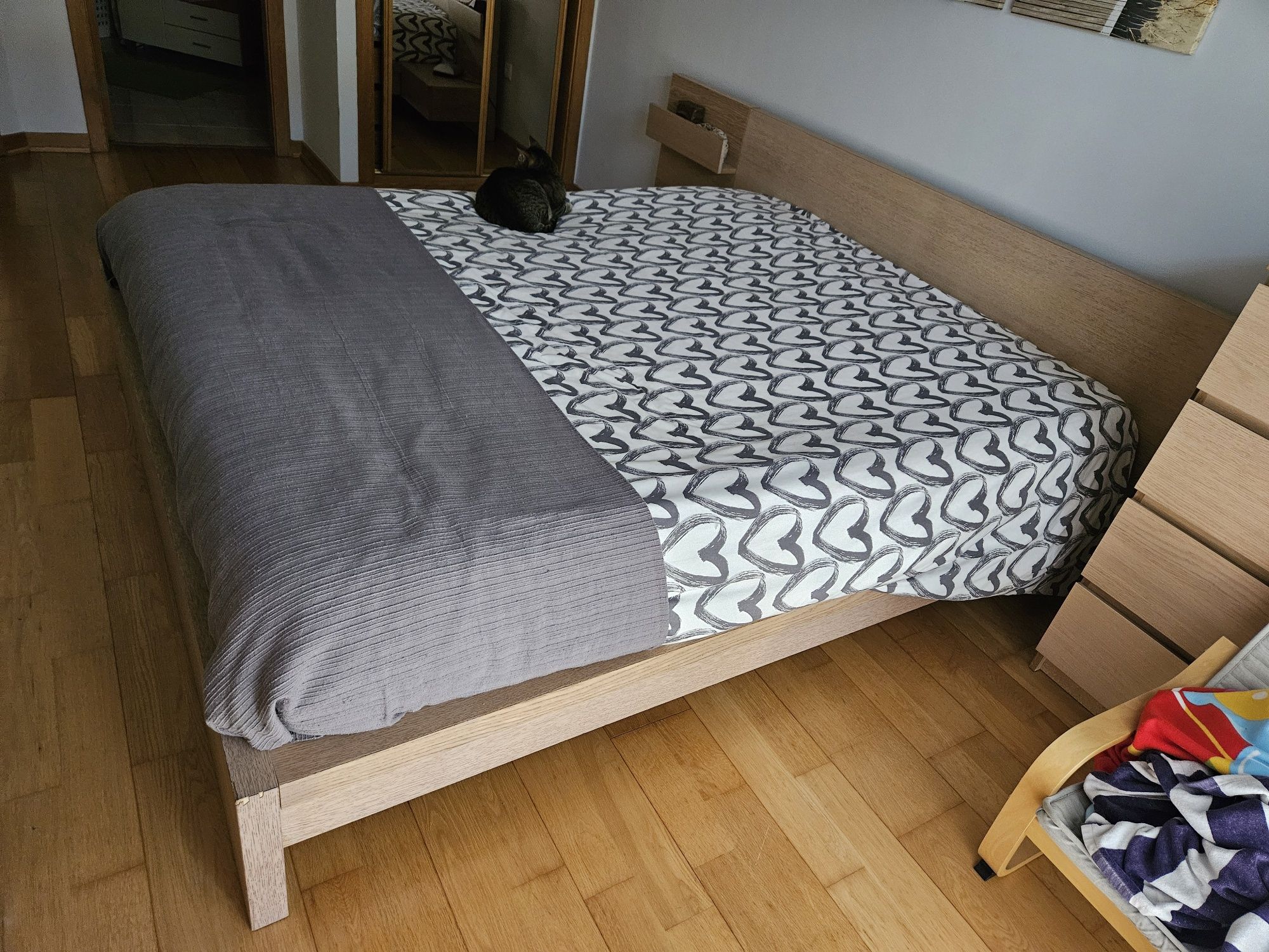 Cama Malm carvalho velatura branca
