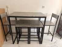 Mesa com 4 cadeiras