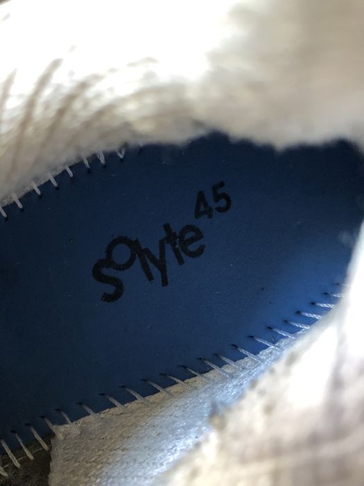 Спортивне взуття  Asics