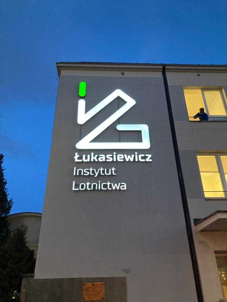 Producent  Litery 3D     Reklama    Litery przestrzenne neon