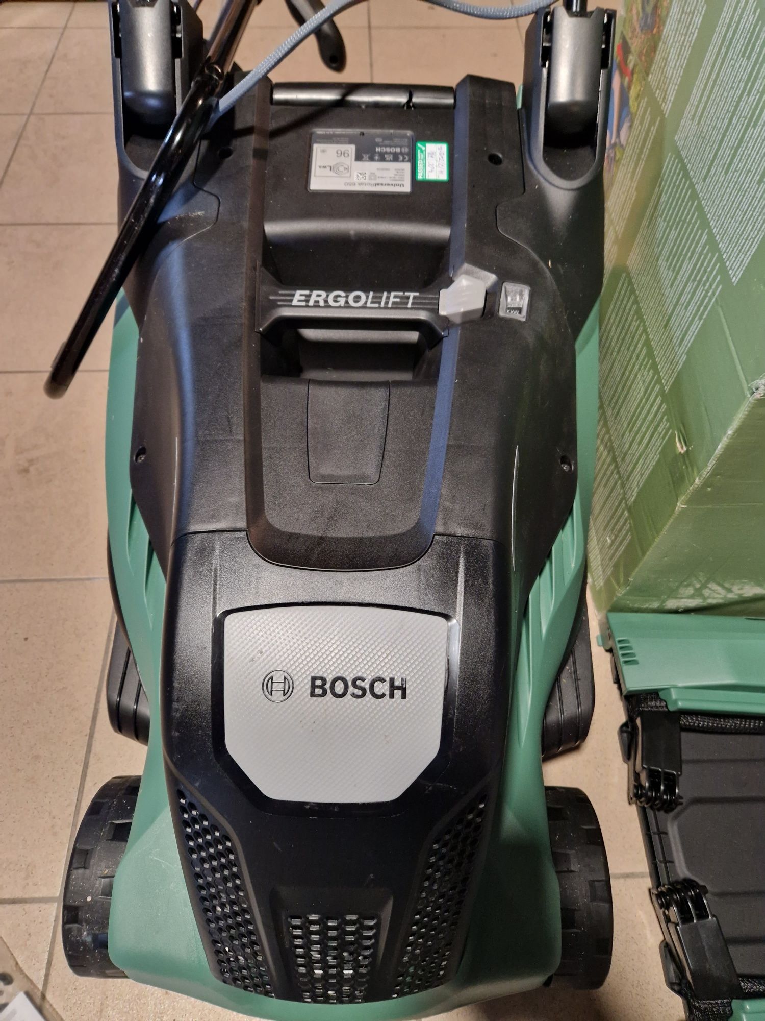Kosiarka elektryczna Bosch Universal Rotak 650