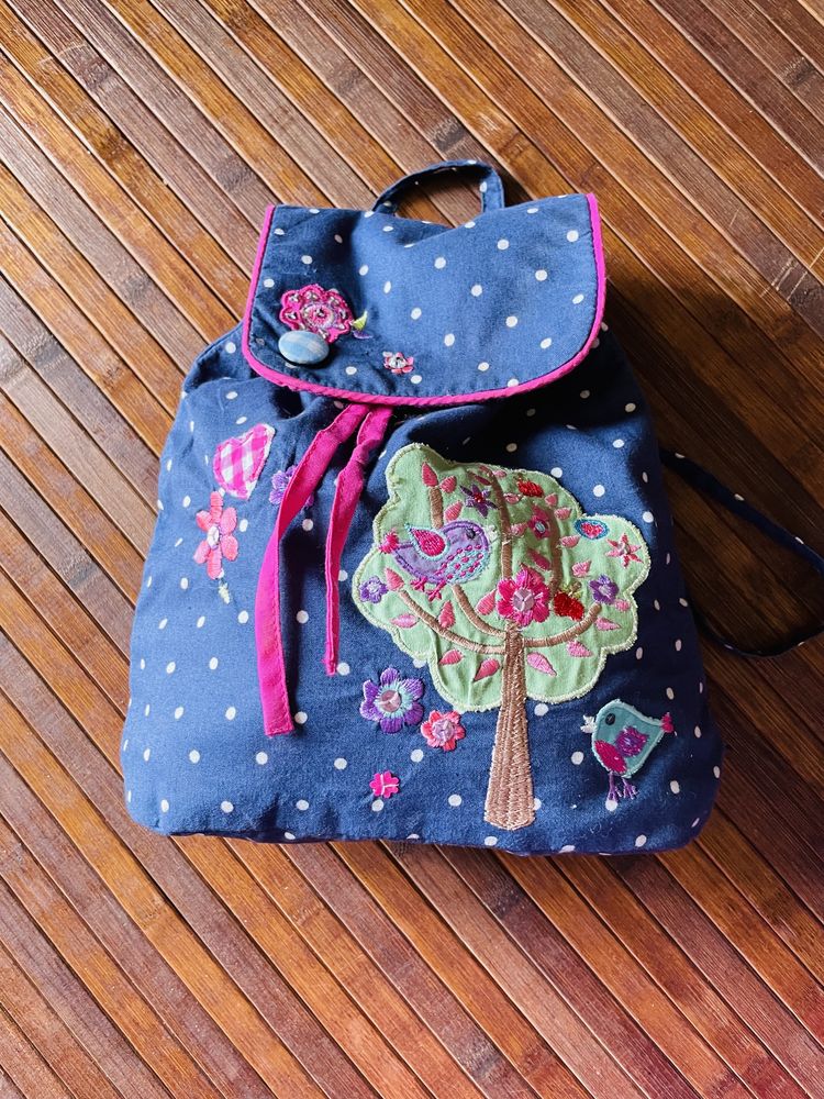 Mochila de tecido com alças ajustáveis! Excelente!!