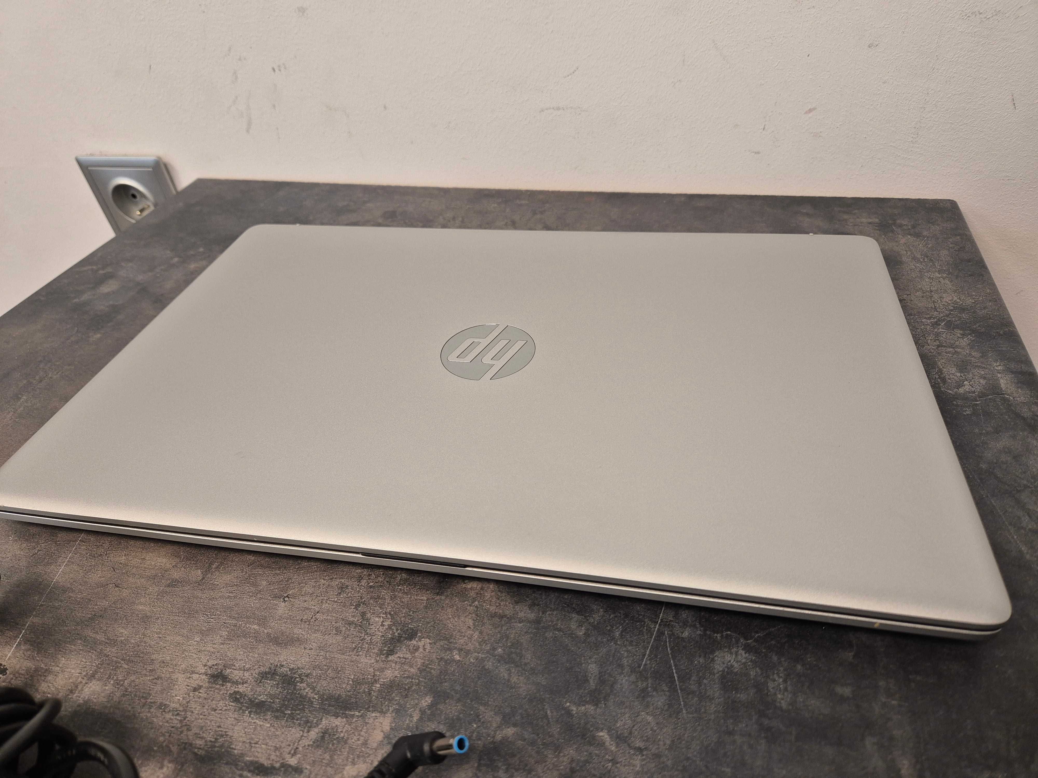 Laptop HP 17-cn1053cl  i5/12 GB /256 SSD W11  17,3"