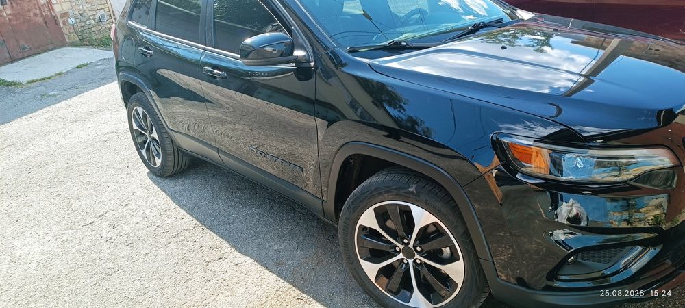 Панель / Накладка телевизора верх Jeep Cherokee 2019-2023 - 2.0/3.2/2.