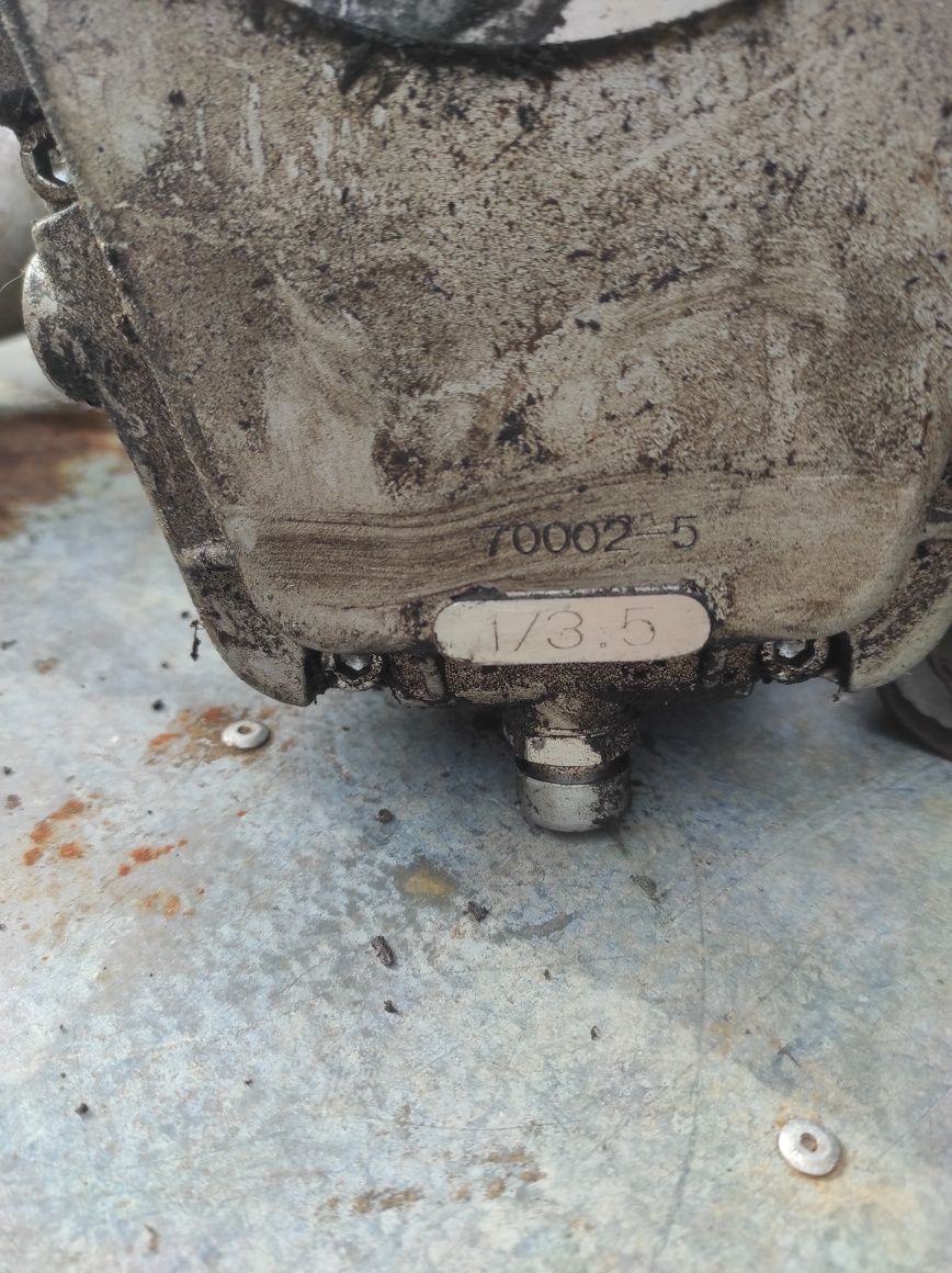 Bomba de óleo com multiplicador