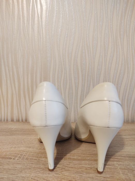 Buty skóra rozm. 39 kolor ecru