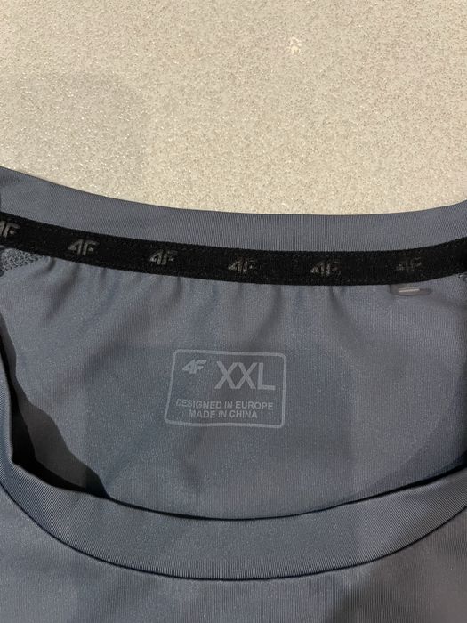 rashguard firmy F4