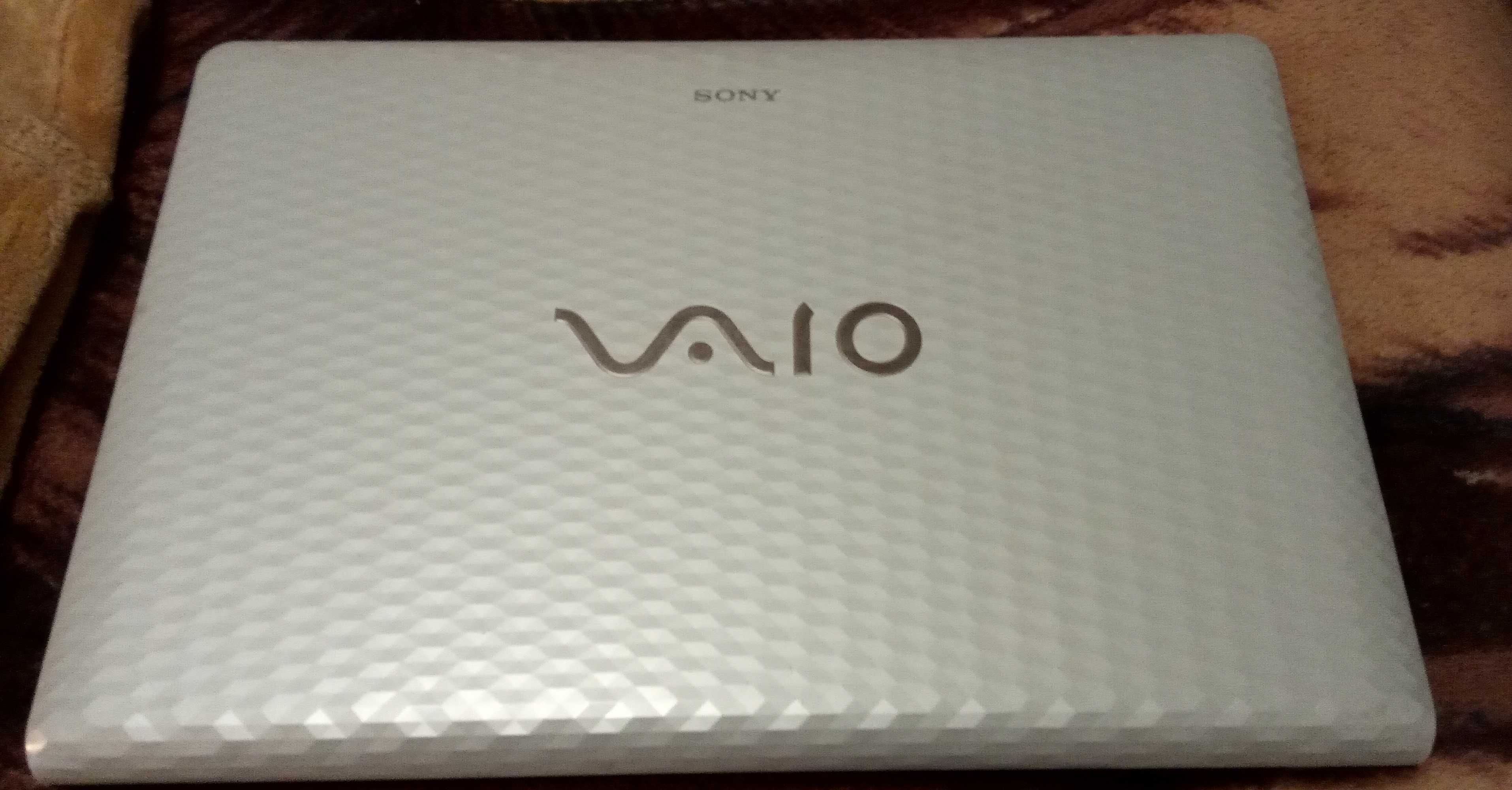 Ноутбук Sony VAIO PCG-71C11V / 15.6" (1366x768)