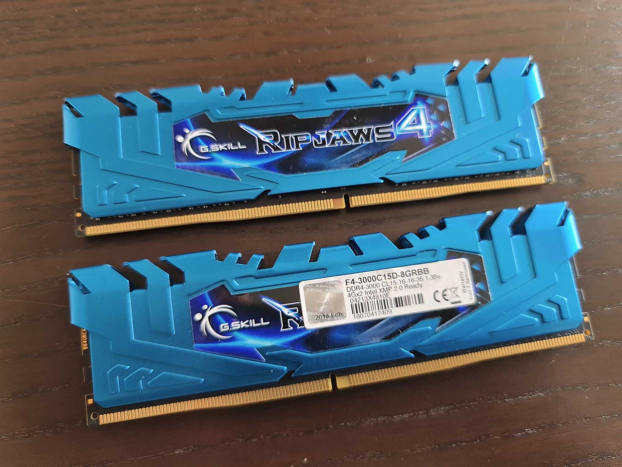 Memória RAM DDR4 3000 2x4Gb (G.SKILL RipJaws)
