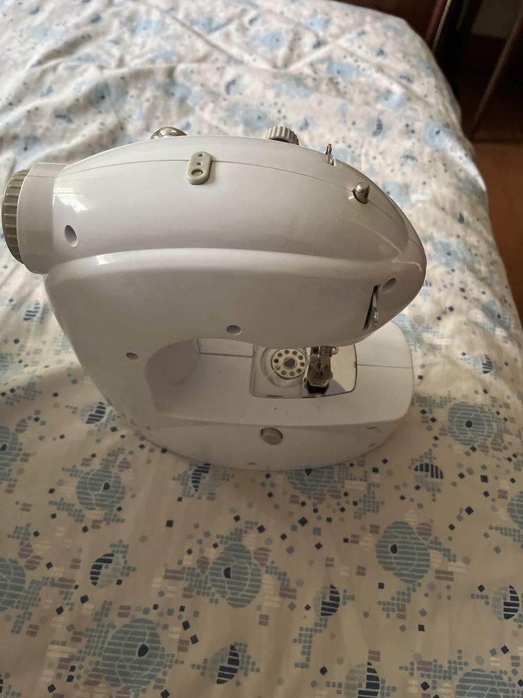 Máquina de Costura Portátil Starlyf Sew Whiz — Usada em Bom Estado