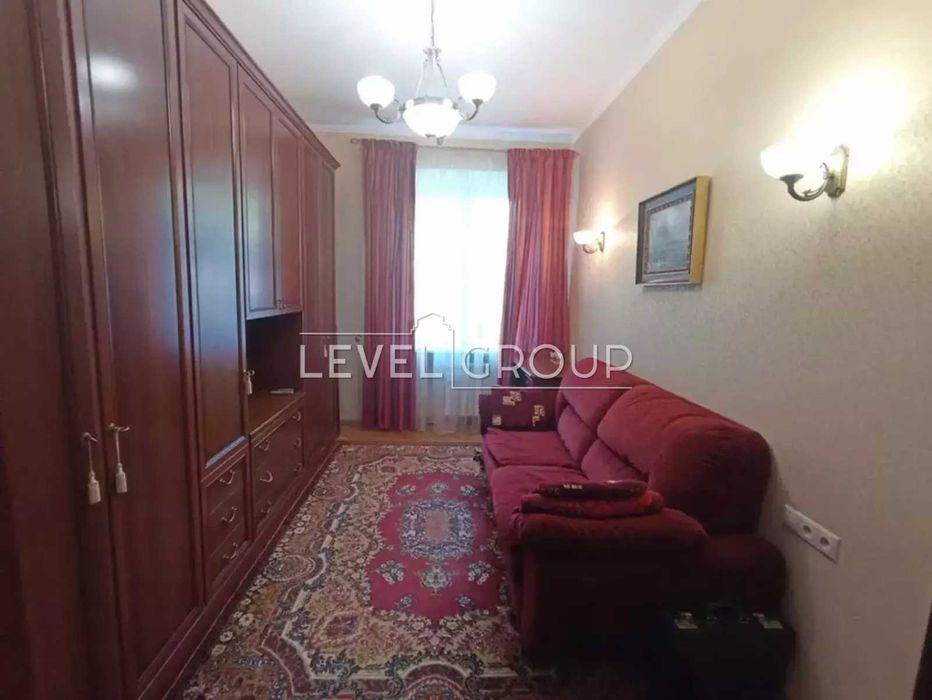 3 кім сталінка на Печерську вул Князів Острозьких (Московська) 37/2