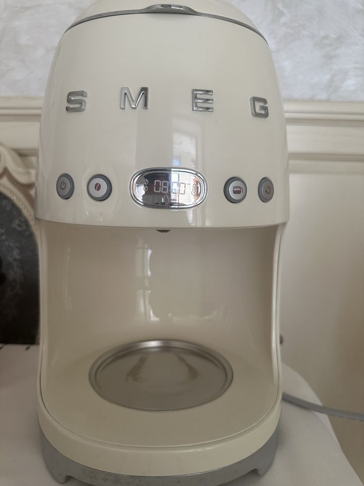 Крапельна кавомашина Smeg