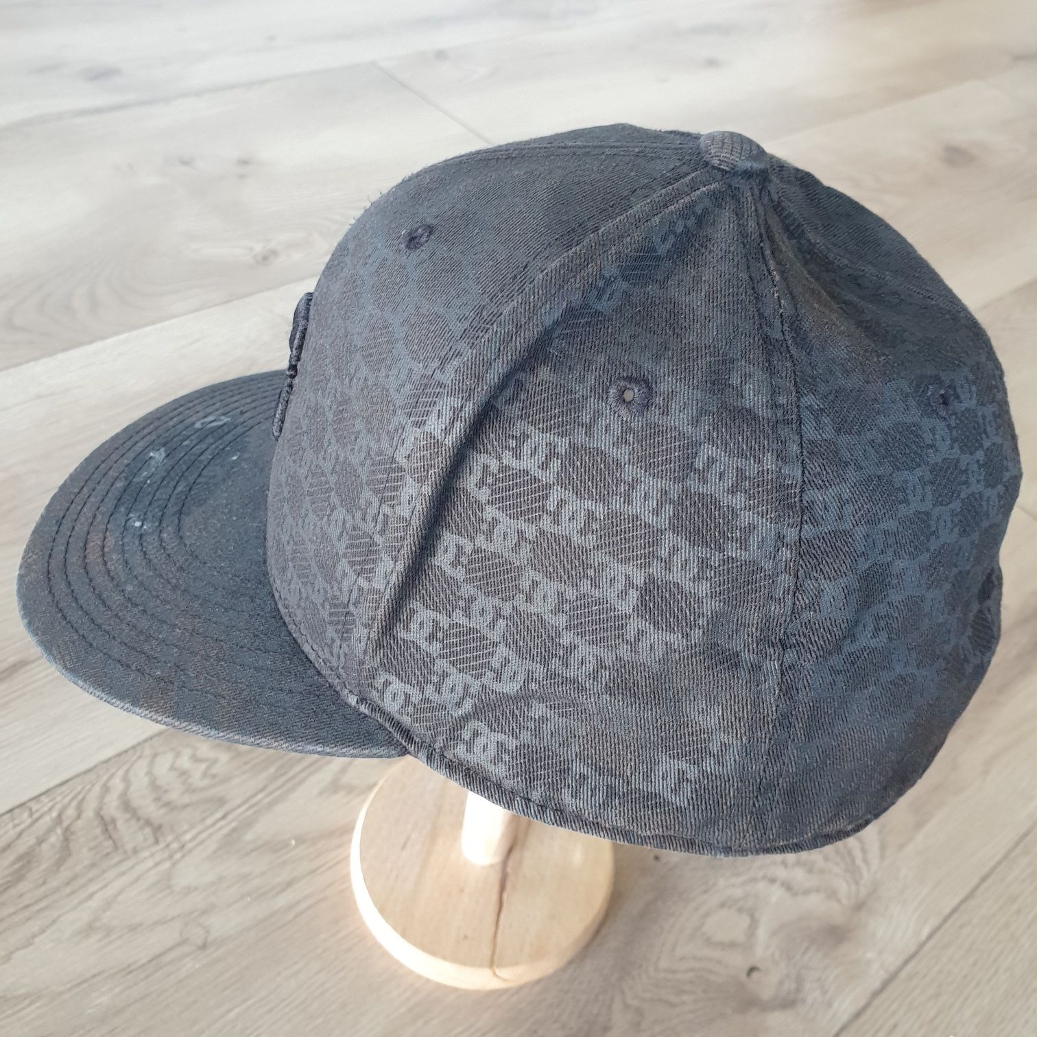 Czapka DC fullcap flexfit rozmiar od 7 1/4 do 7 5/8