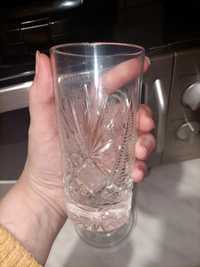 Kryształowa szklanka ze spodkiem