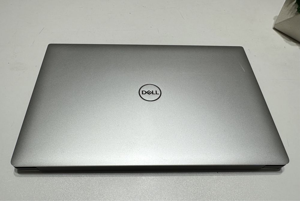 DELL Precision 5530 15,6"FHD IPS| i7-8850H |16 DDR4|SSD 1Tb|NVIDIA 4Gb