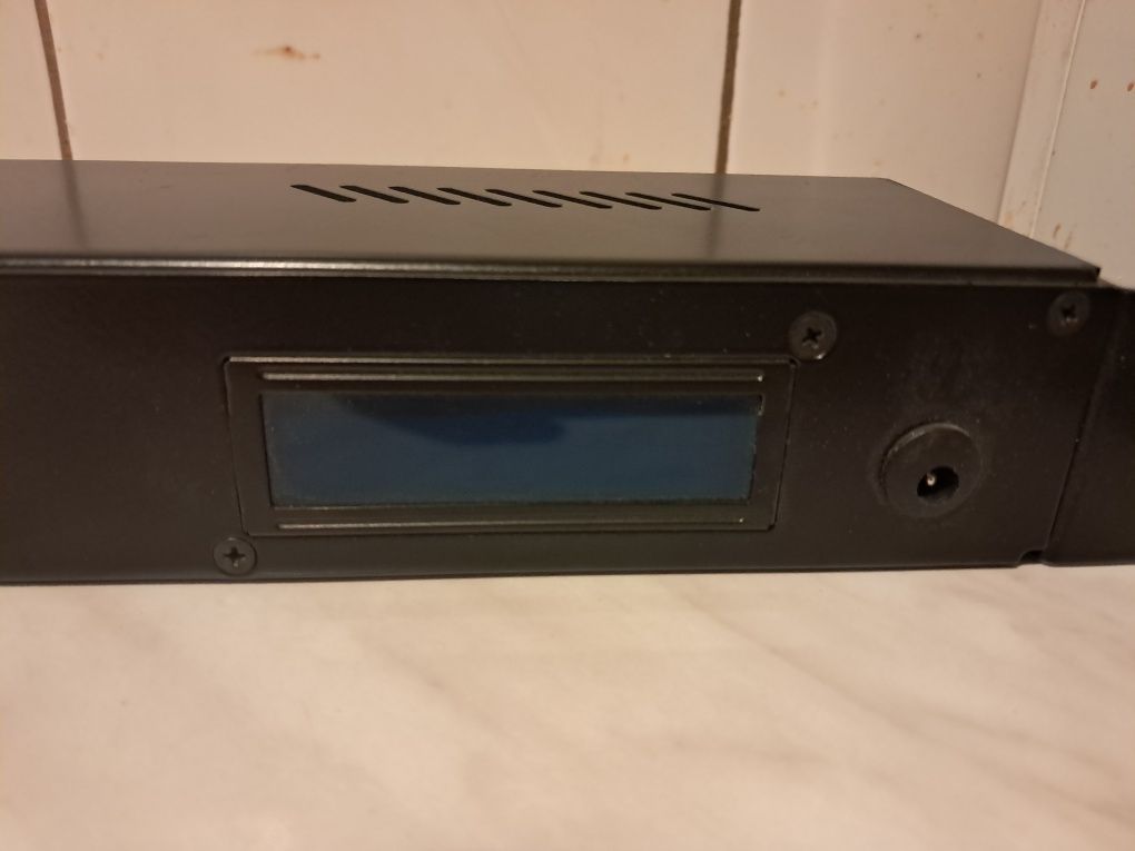Zasilacz PoE 8p RACK 19
