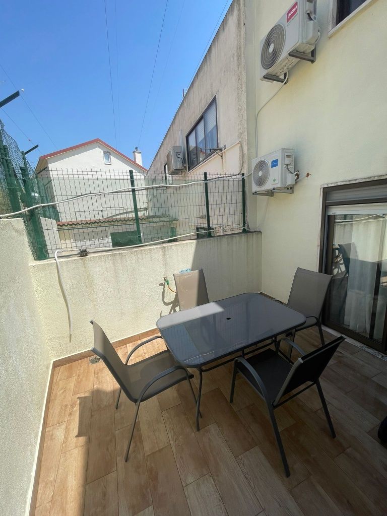 Conjunto Mesa + 4 cadeiras