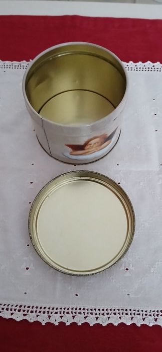 Lata antiga, vazia