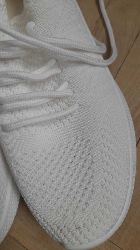 Białe sneakersy buty sportowe Deichmann