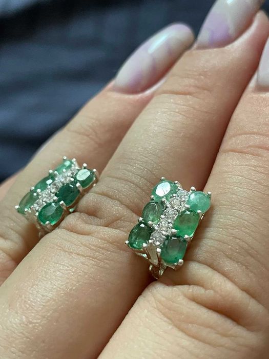 Серебряные серьги с натуральным  изумрудом