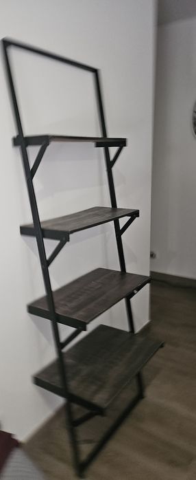 Estante encostar à parede