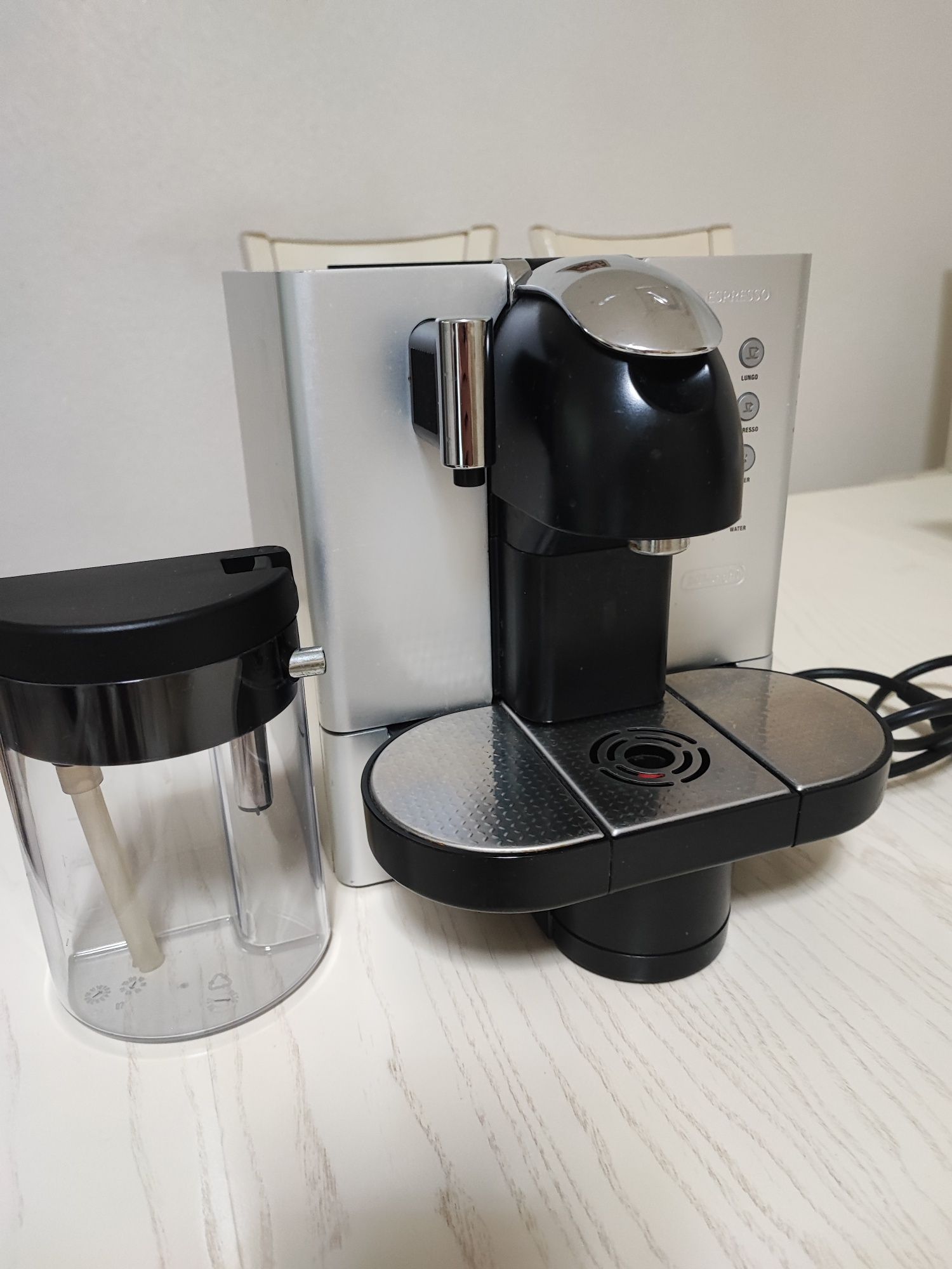 Кавомашина капсульна Delonghi Nespresso en720m